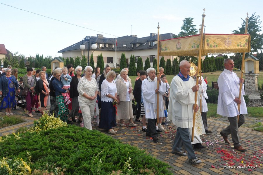 60 Procesja eucharystyczna.jpg